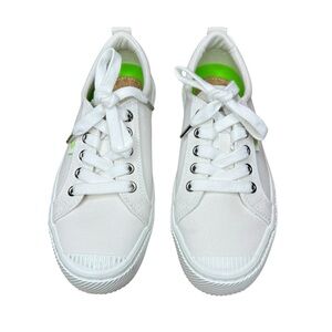 Cariuma OCA Low White Canvas Sneakers with Neon Green & Cork Accent, Women’s 7